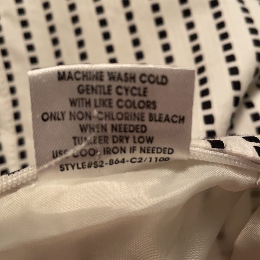 Cass white and black skirt. Size 2. - Picture 10 of 10